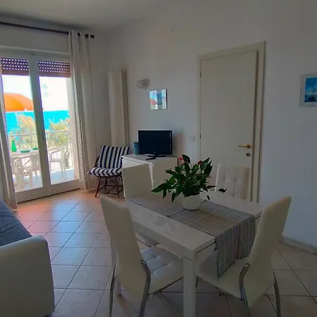 P313 Nr 105 Trilocale Sul Mare Con Ombrellone In Prima Fila * Marcelli