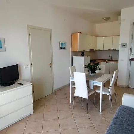 P313 Nr 105 Trilocale Sul Mare Con Ombrellone In Prima Fila * Marcelli