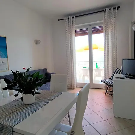 P313 Nr 105 Trilocale Sul Mare Con Ombrellone In Prima Fila