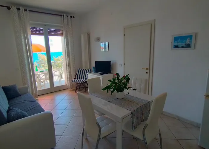 P313 Nr 105 Trilocale Sul Mare Con Ombrellone In Prima Fila * Marcelli