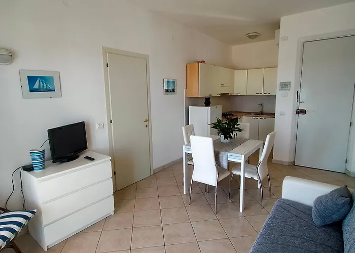 P313 Nr 105 Trilocale Sul Mare Con Ombrellone In Prima Fila * Marcelli