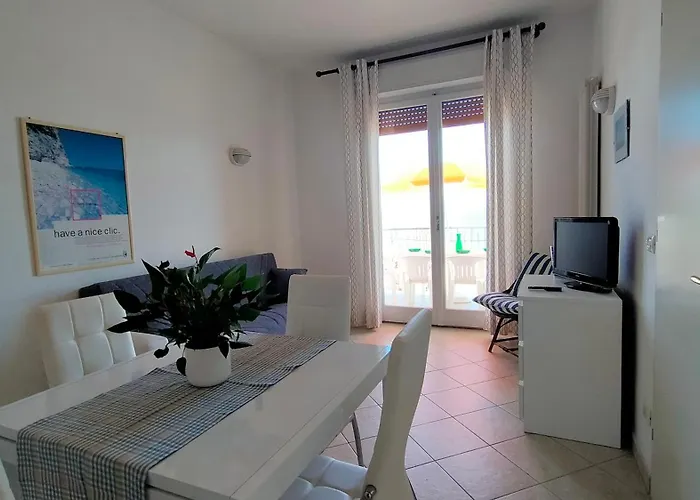 P313 Nr 105 Trilocale Sul Mare Con Ombrellone In Prima Fila